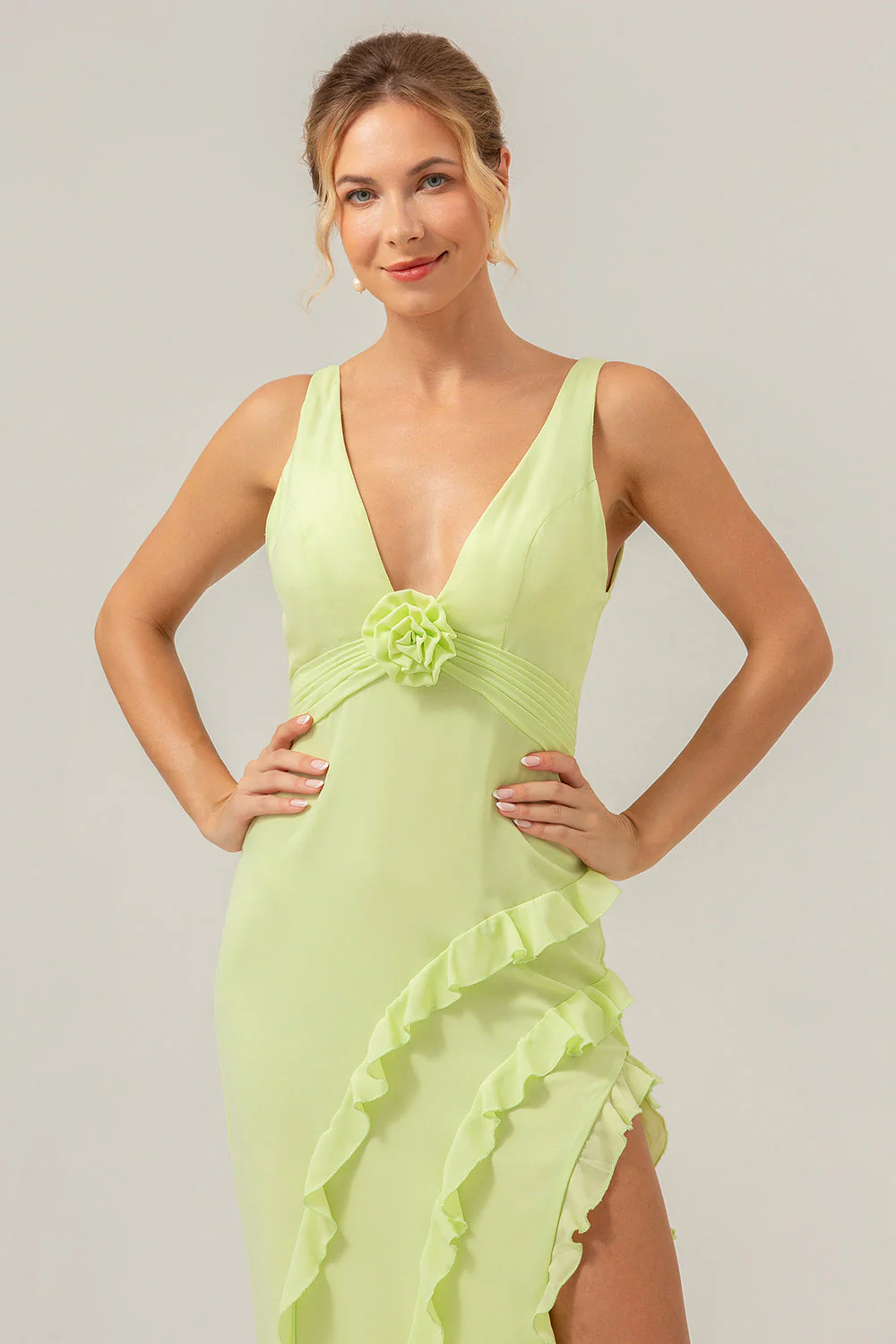 Lime Sheath Deep V Neck Dos Nu Robe de demoiselle d’honneur longue avec fente à volants - Image 6