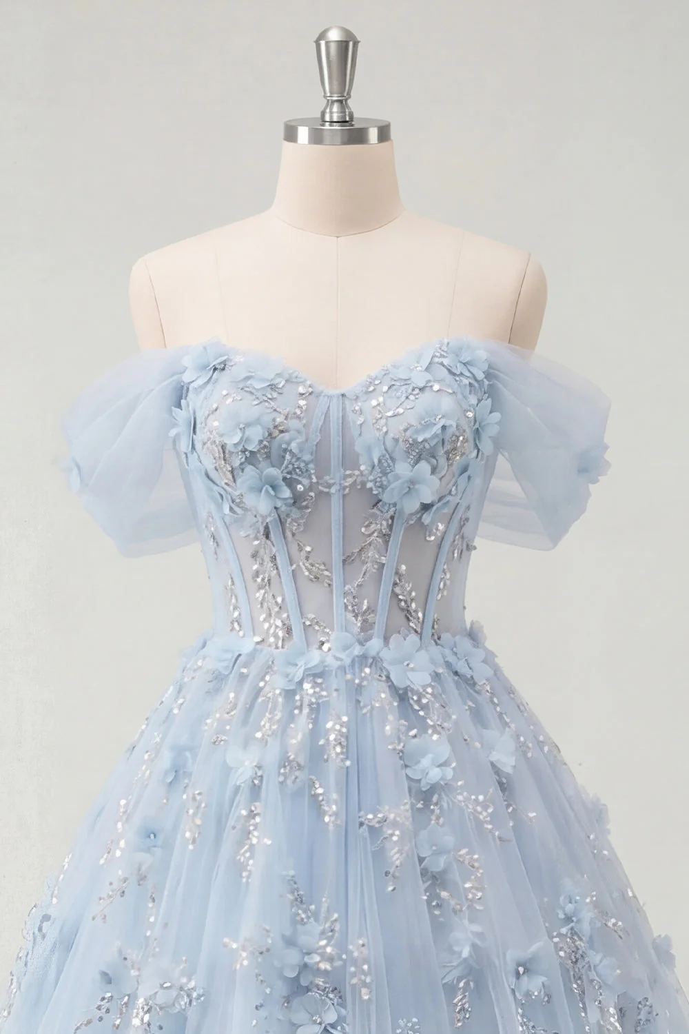 Longue robe de bal bleue en ligne décollée sur les épaules, perlée de perles et fleurs 3D appliquées - Image 5