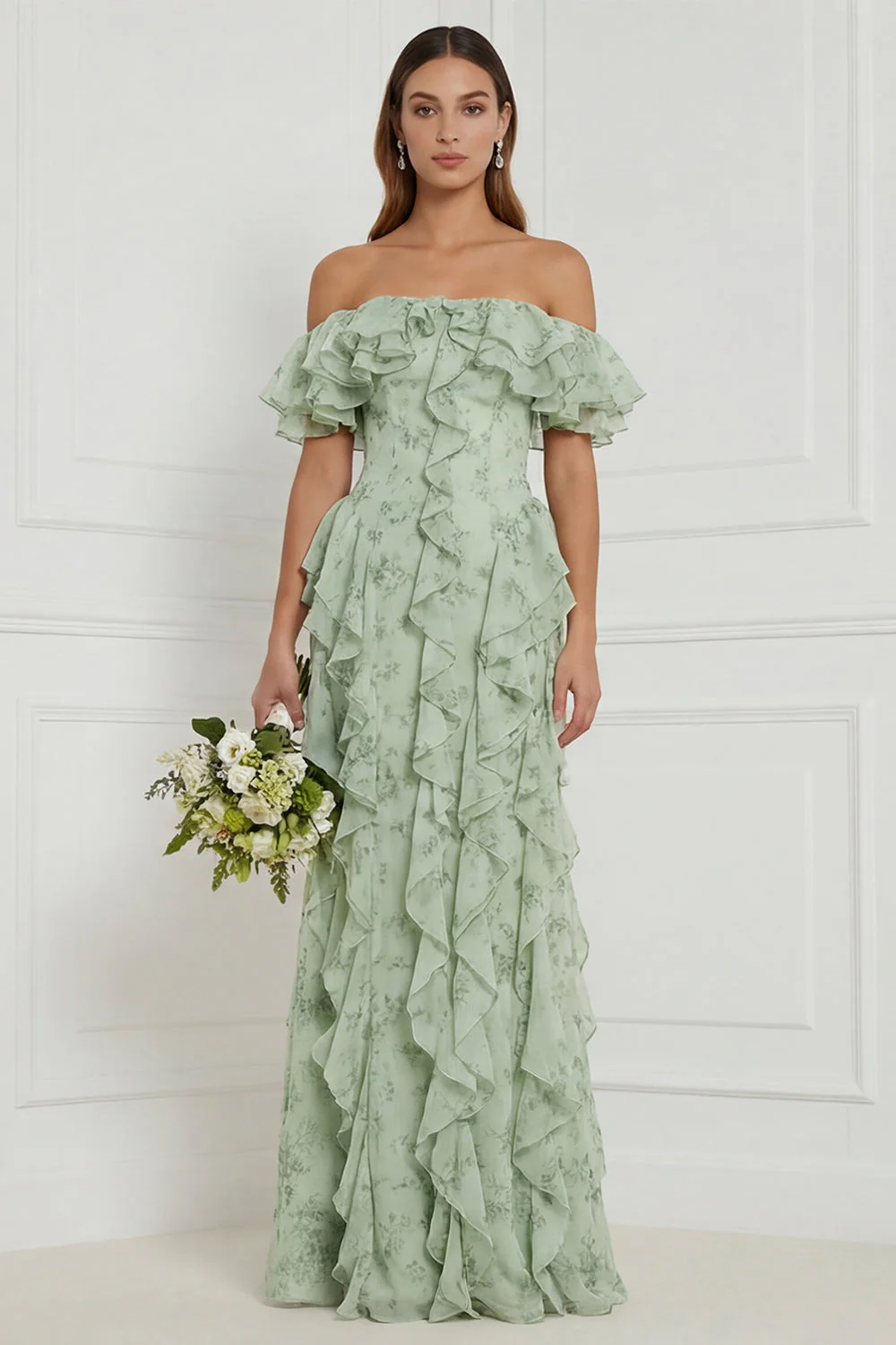 Longue robe de demoiselle d’honneur à fleurs en sauge poussiéreuse à volants décollée