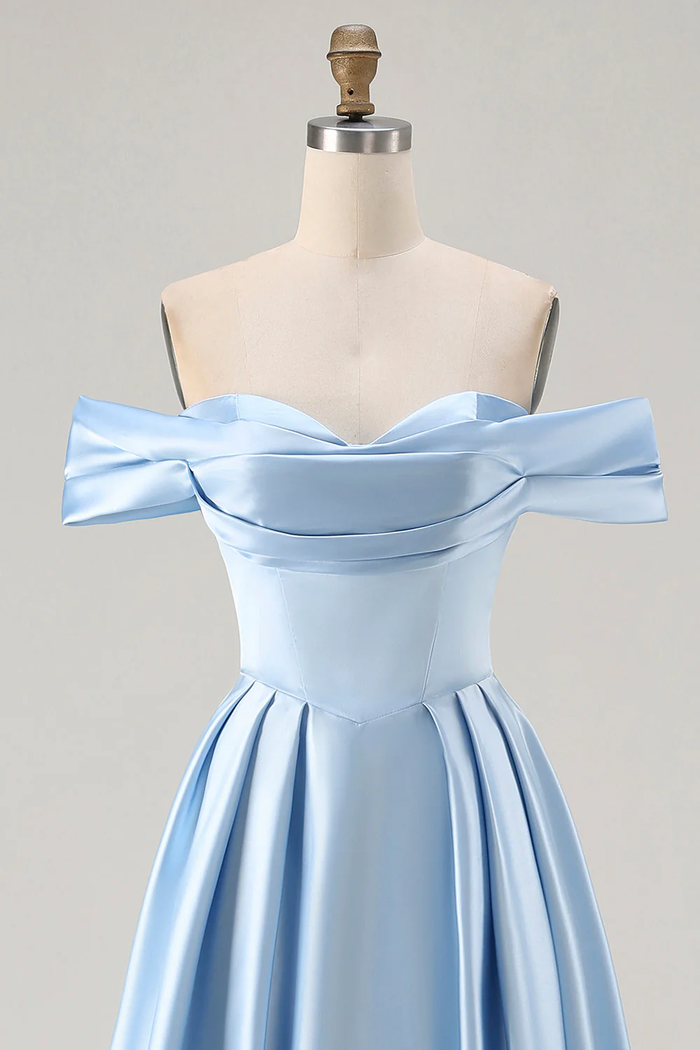 Robe de demoiselle dhonneur longue bleue en satin à épaule dénudée avec fente - Image 6