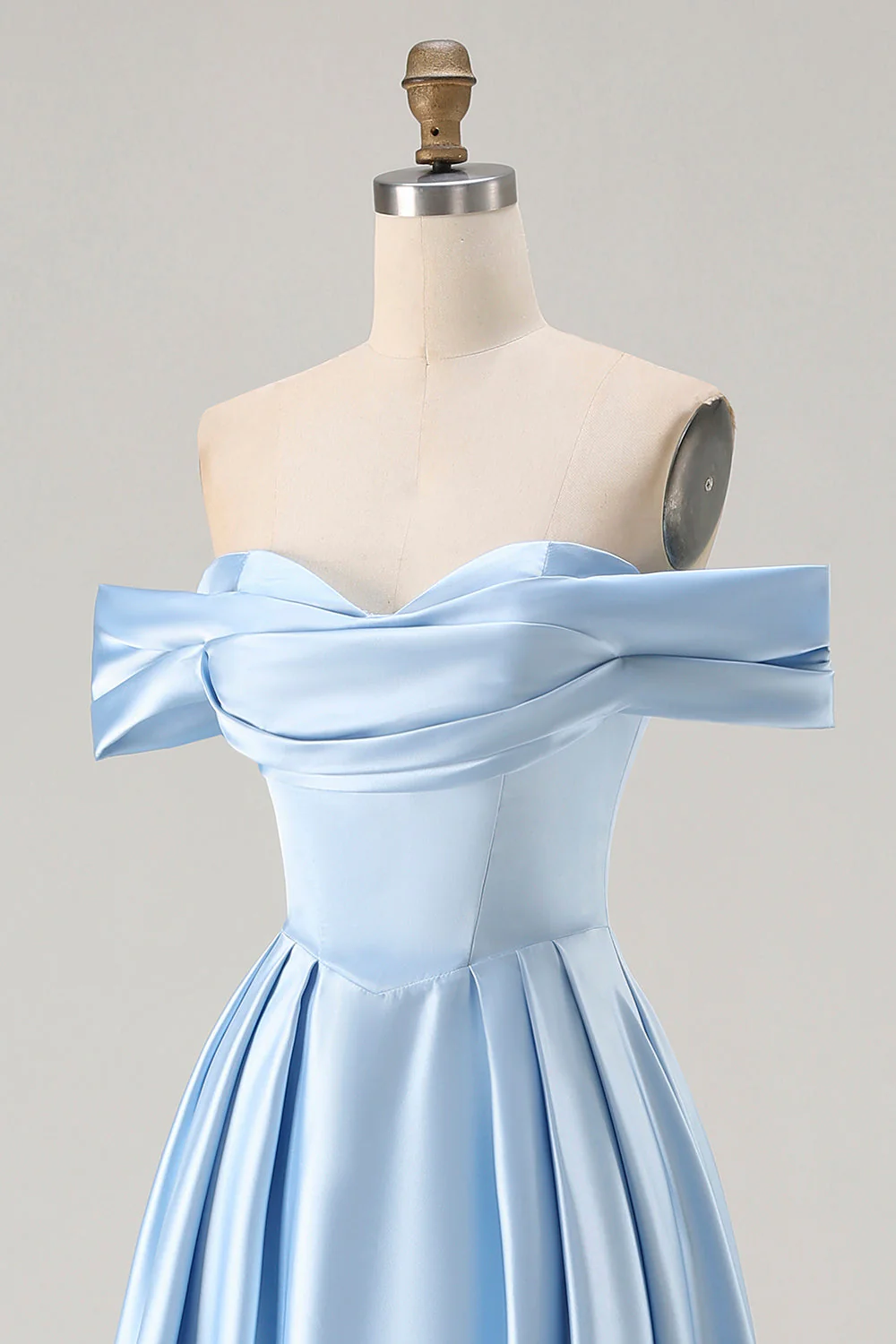 Robe de demoiselle dhonneur longue bleue en satin à épaule dénudée avec fente - Image 8