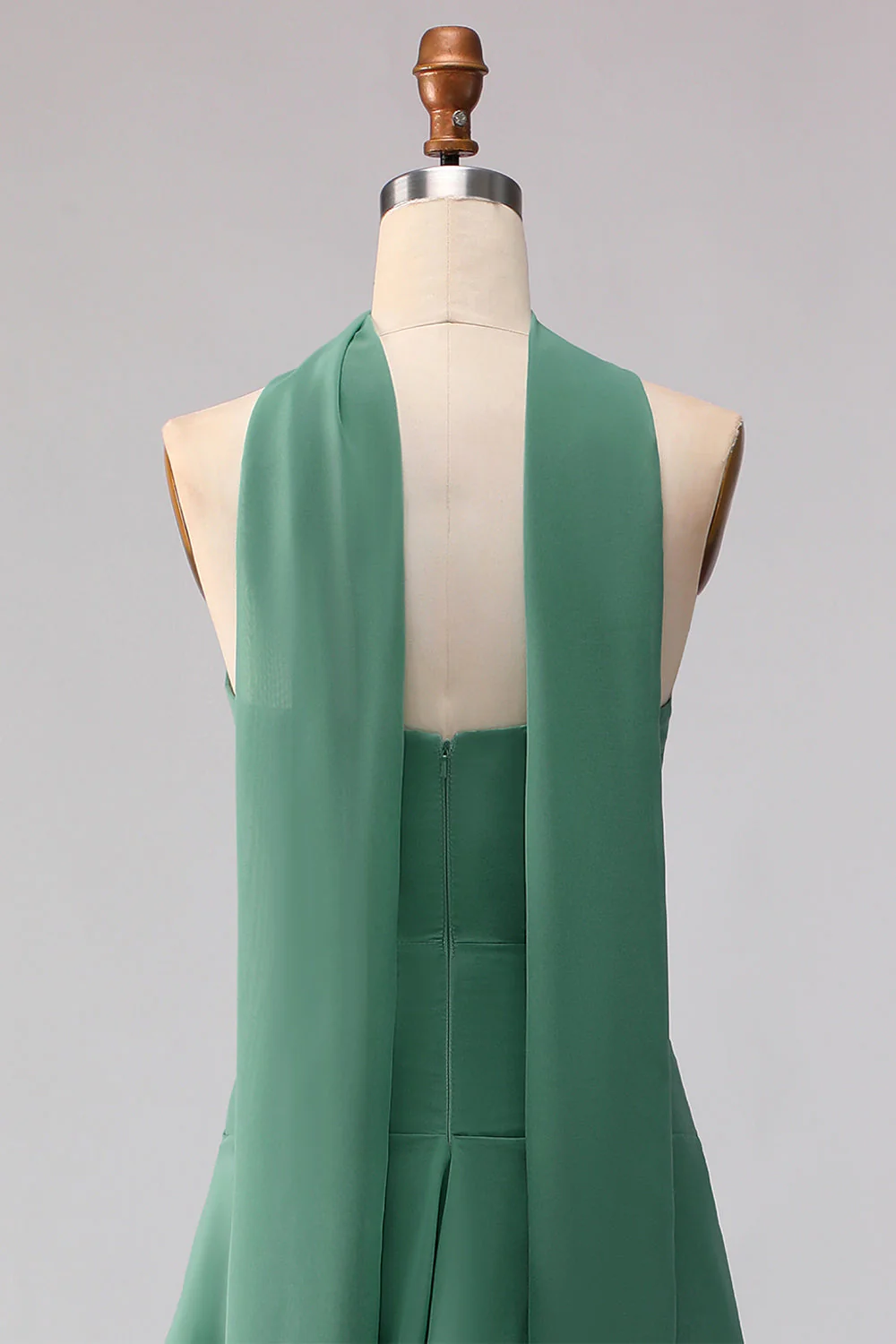 Longue robe de demoiselle d’honneur verte à volants avec un foulard - Image 5