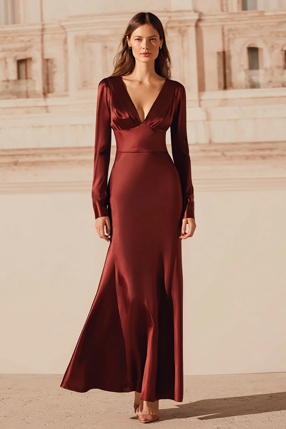 Longue robe formelle en satin bordeaux à col en V