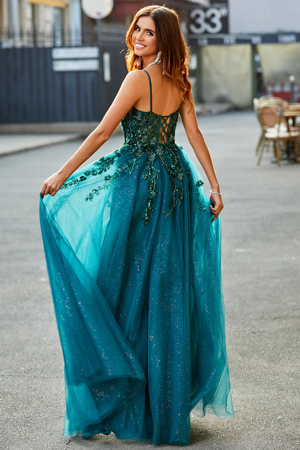 Robe de soirée longue vert foncé une ligne à bretelles spaghetti et appliques - Image 2