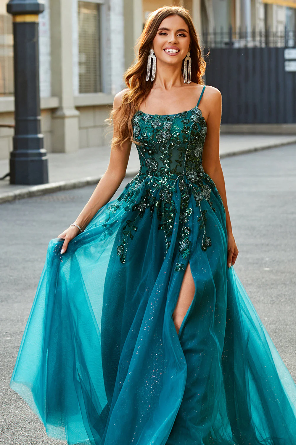 Robe de soirée longue vert foncé une ligne à bretelles spaghetti et appliques - Image 5