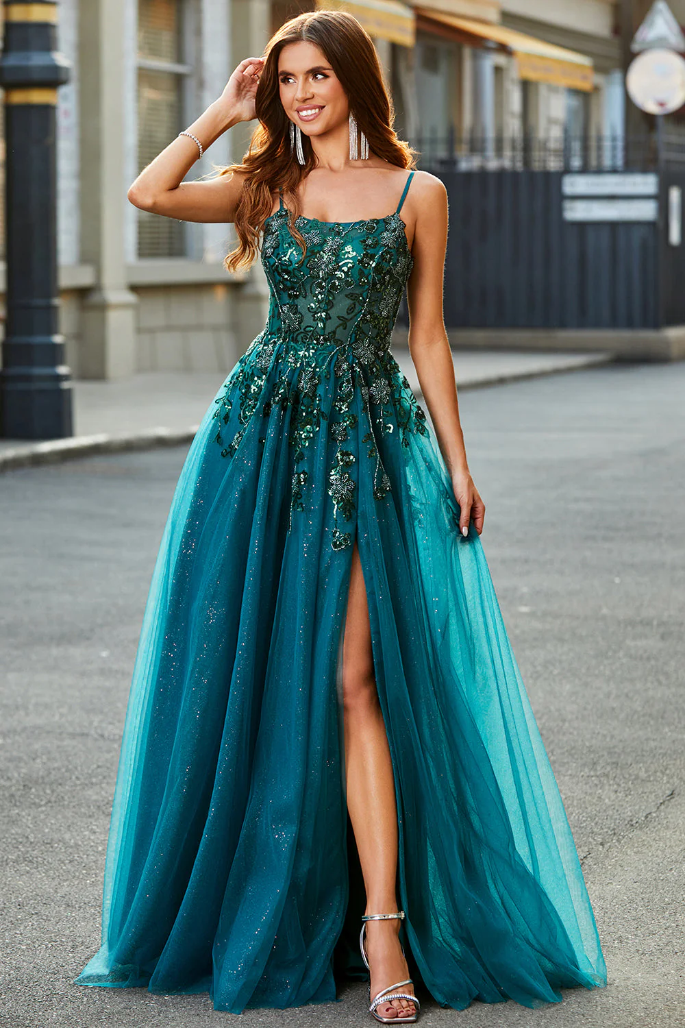 Robe de soirée longue vert foncé une ligne à bretelles spaghetti et appliques - Image 6