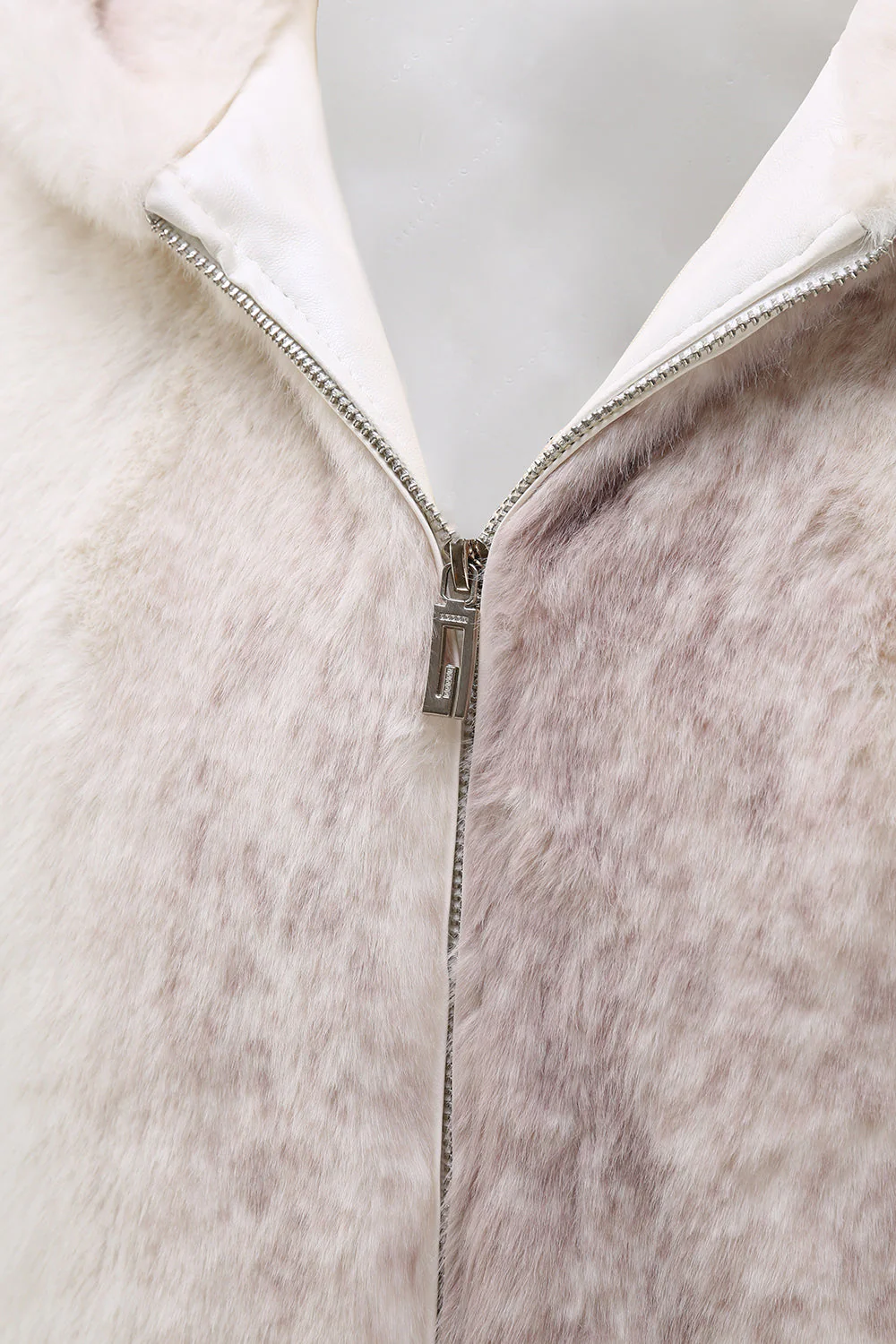 Manteau à capuche zippé en fausse fourrure ivoire pour homme - Image 6