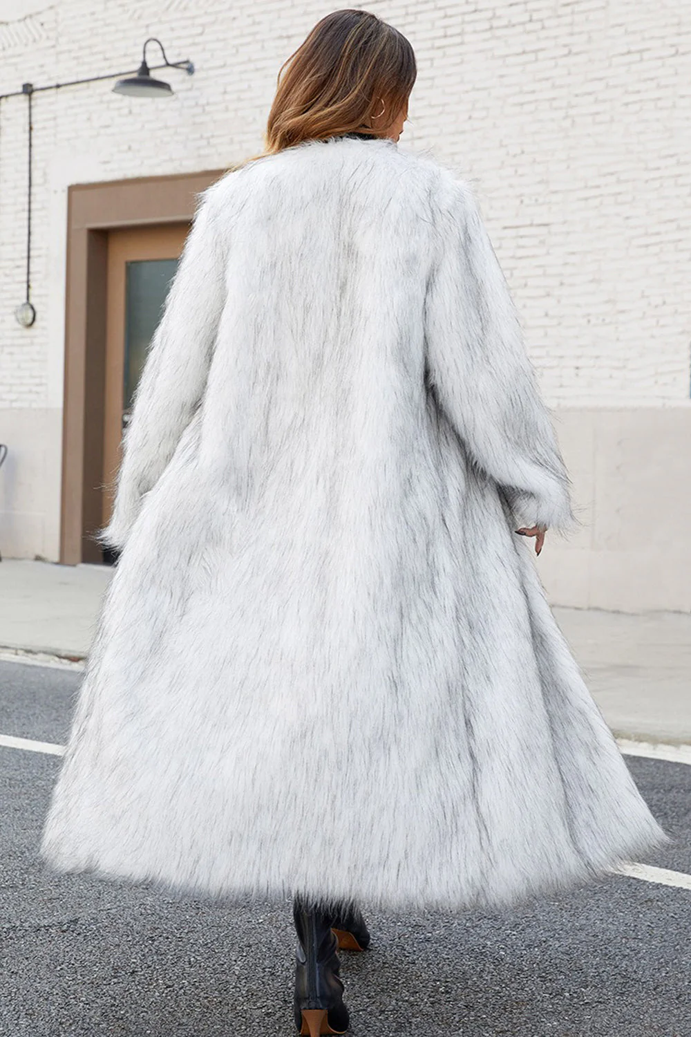 Manteau d’hiver long en fausse fourrure noire - Image 5