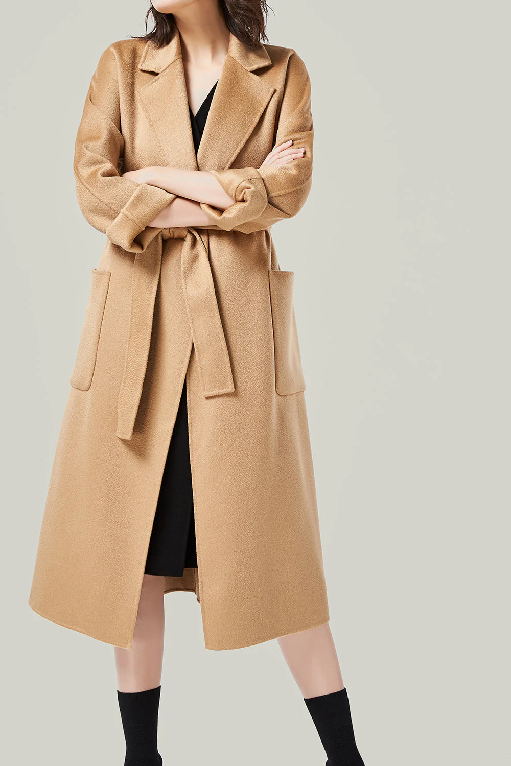 Manteau de laine ceinturé à revers noir avec poches - Image 13