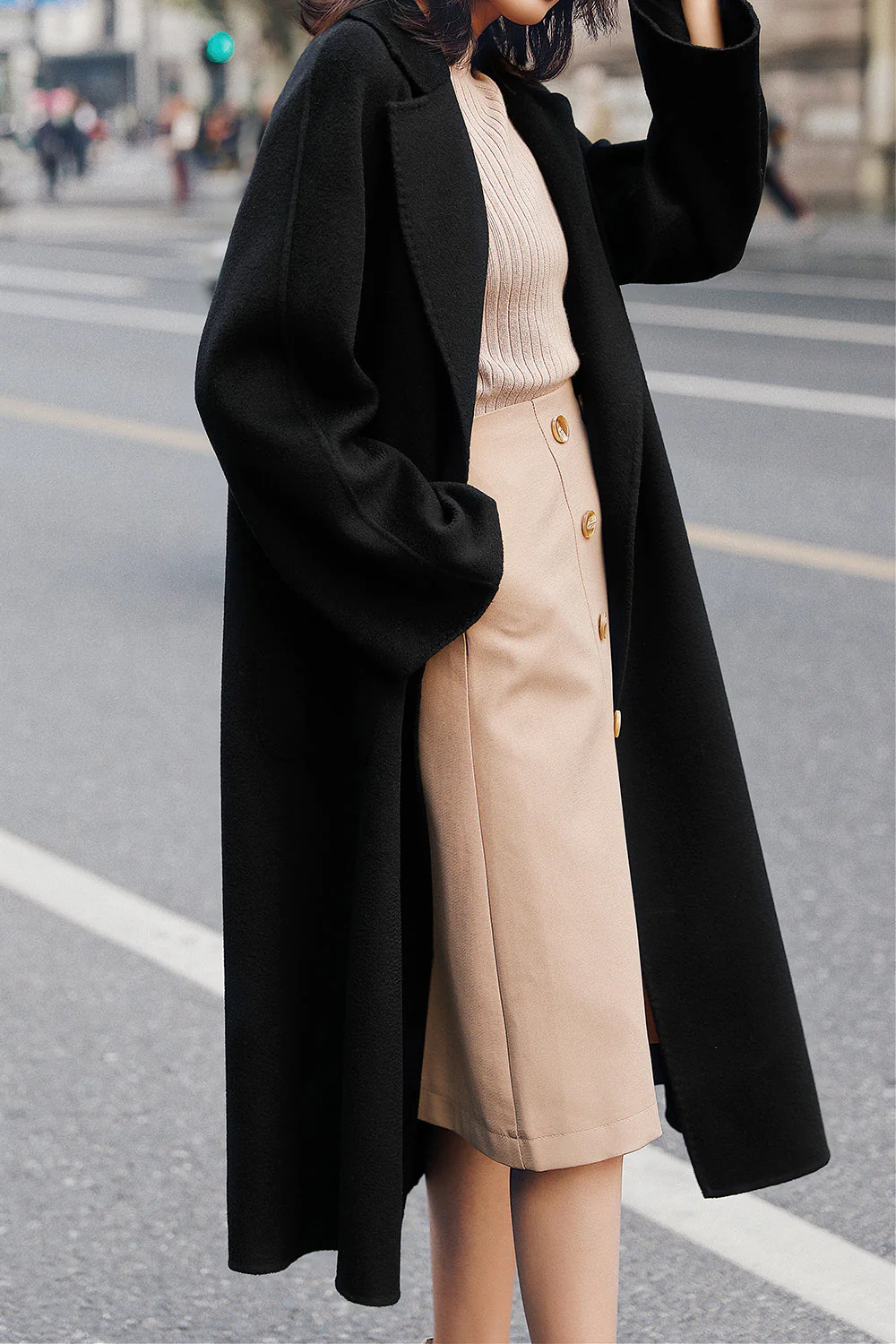 Manteau de laine ceinturé à revers noir avec poches - Image 3