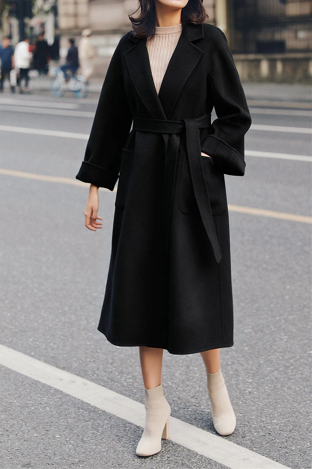 Manteau de laine ceinturé à revers noir avec poches - Image 4