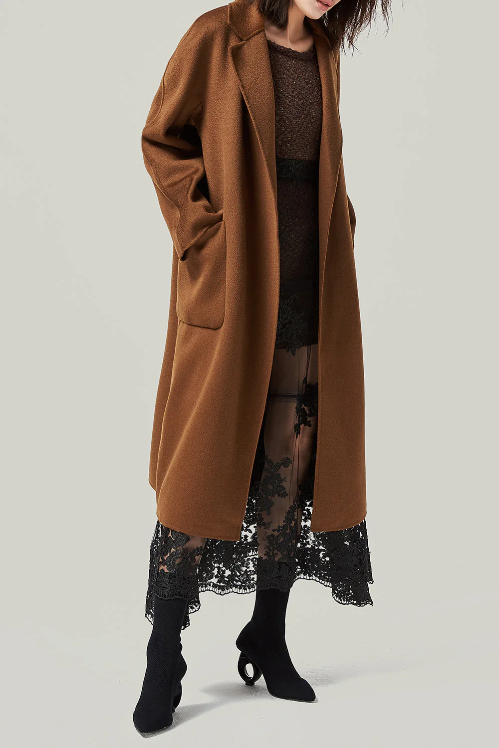 Manteau de laine ceinturé à revers noir avec poches - Image 7