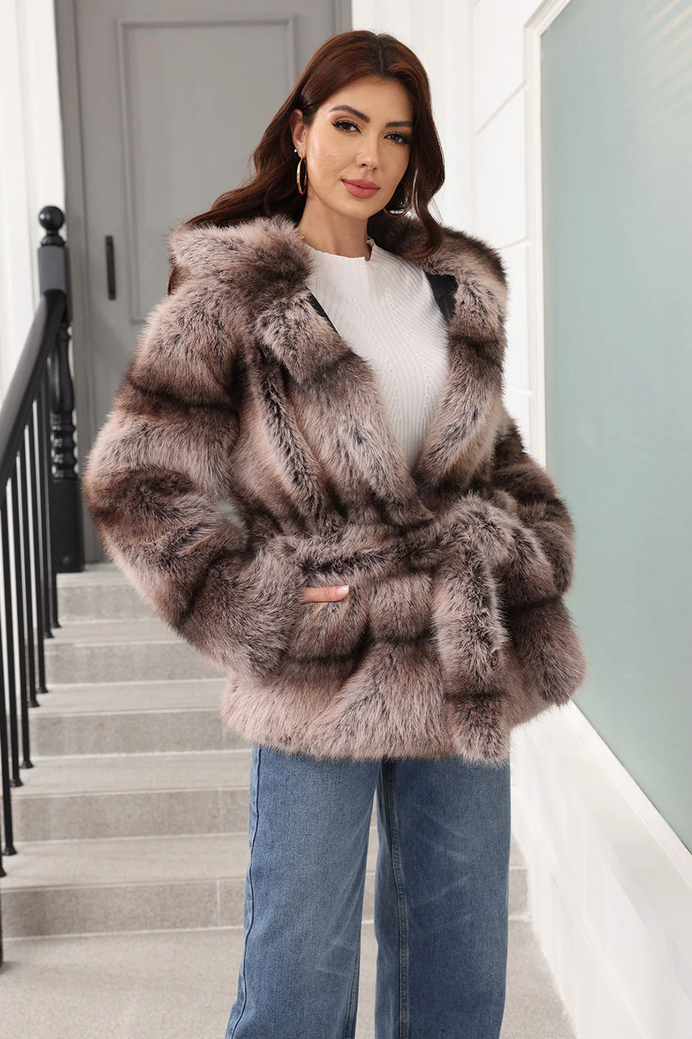 Manteau féminin épaissi en fausse fourrure à capuchon gris acier - Image 10