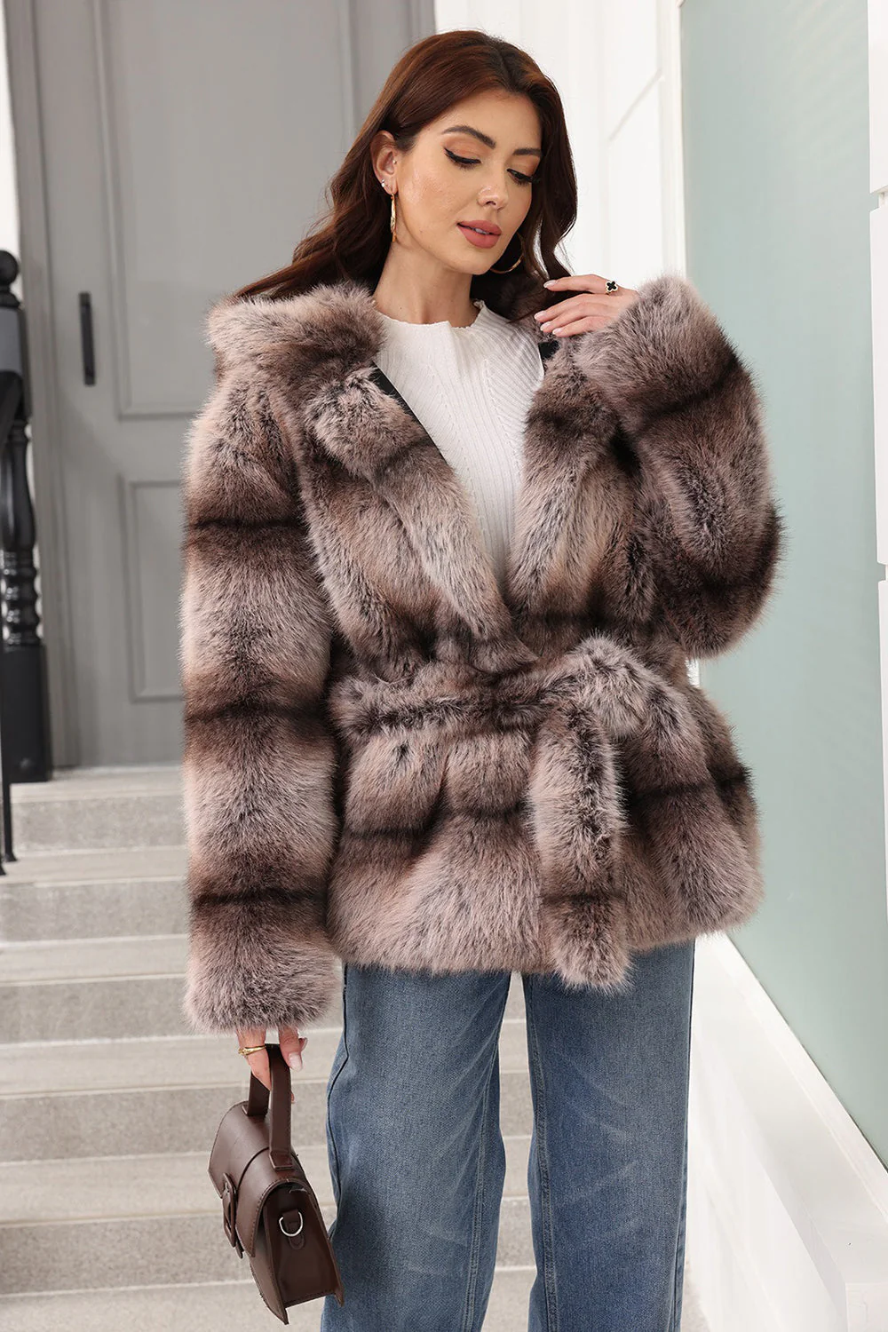 Manteau féminin épaissi en fausse fourrure à capuchon gris acier - Image 11