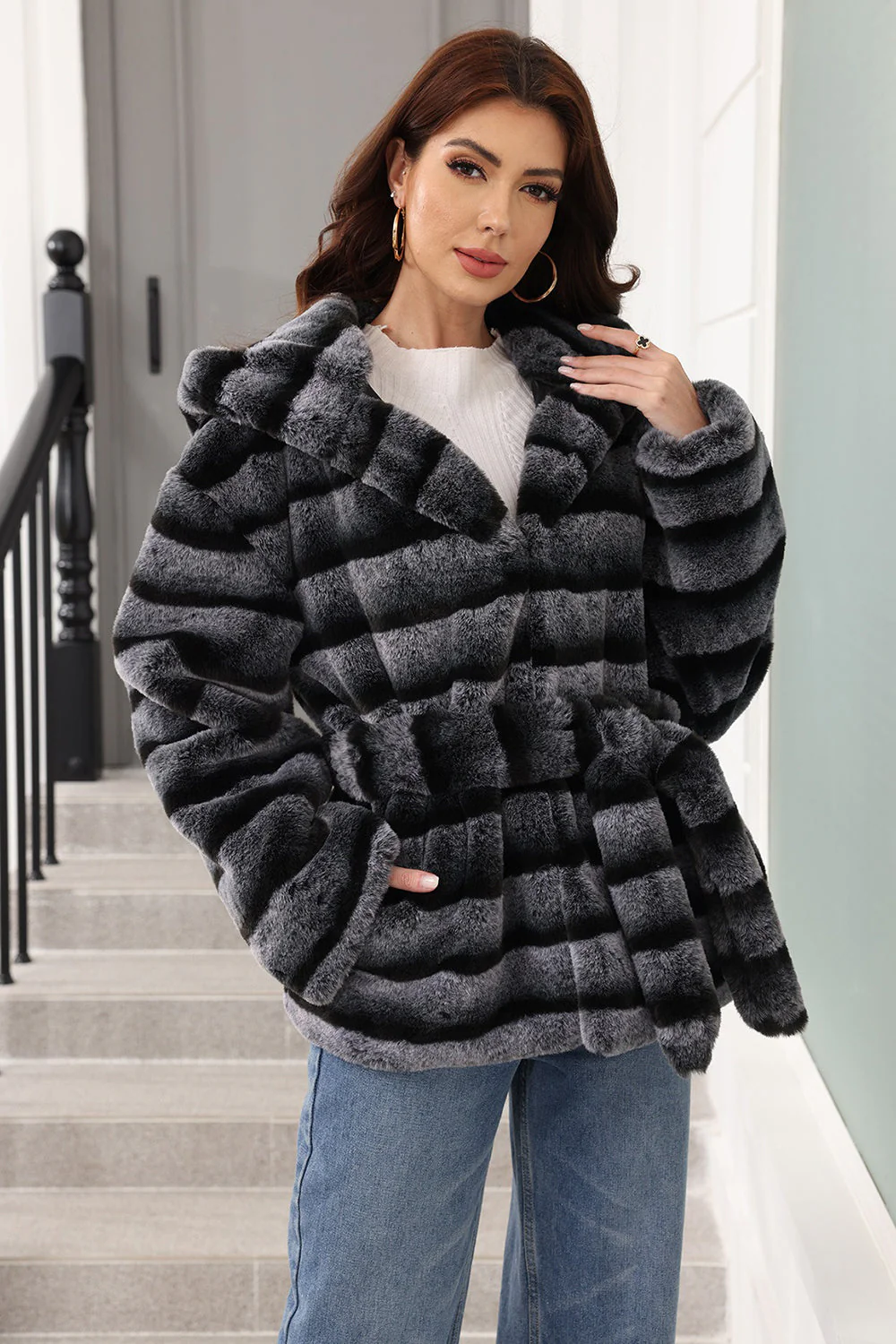 Manteau féminin épaissi en fausse fourrure à capuchon gris acier - Image 5