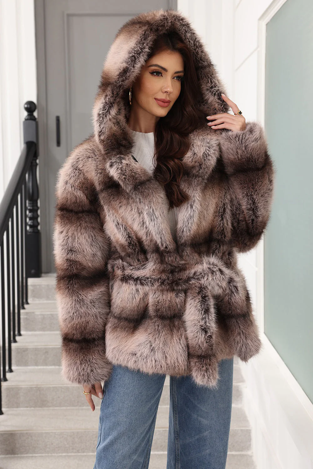 Manteau féminin épaissi en fausse fourrure à capuchon gris acier - Image 8