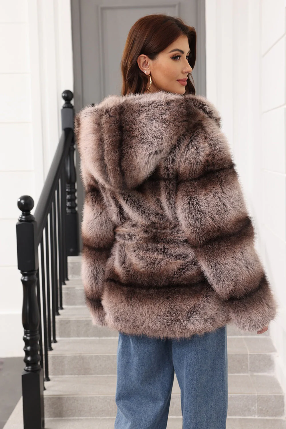 Manteau féminin épaissi en fausse fourrure à capuchon gris acier - Image 9