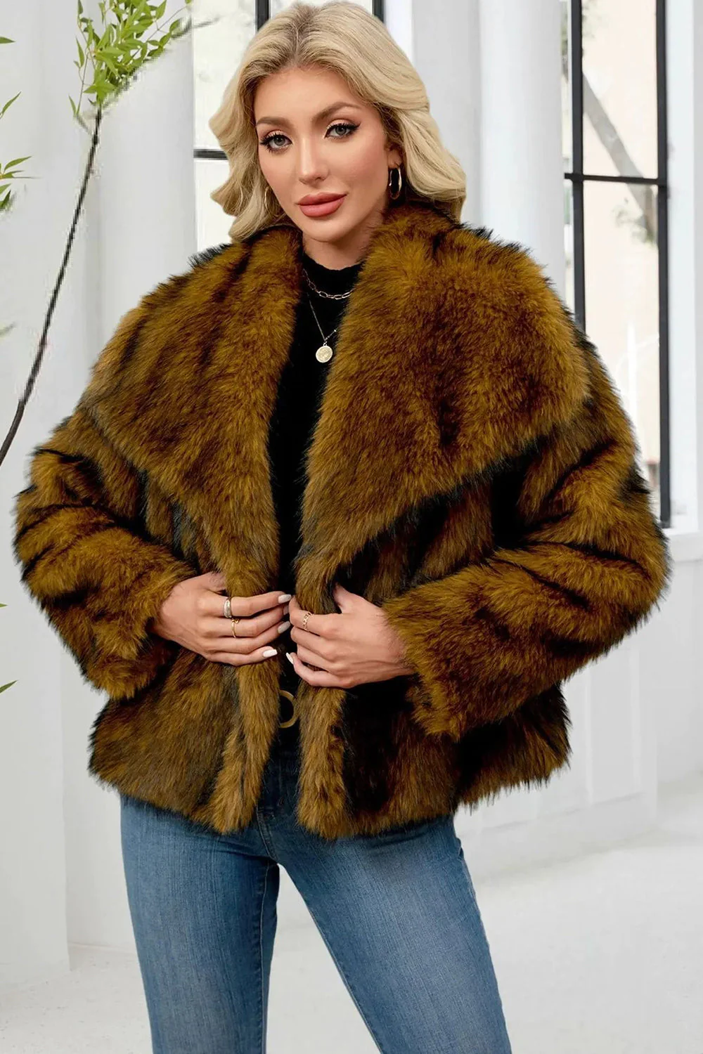 Manteau marron brun en fausse fourrure épaissi - Image 4