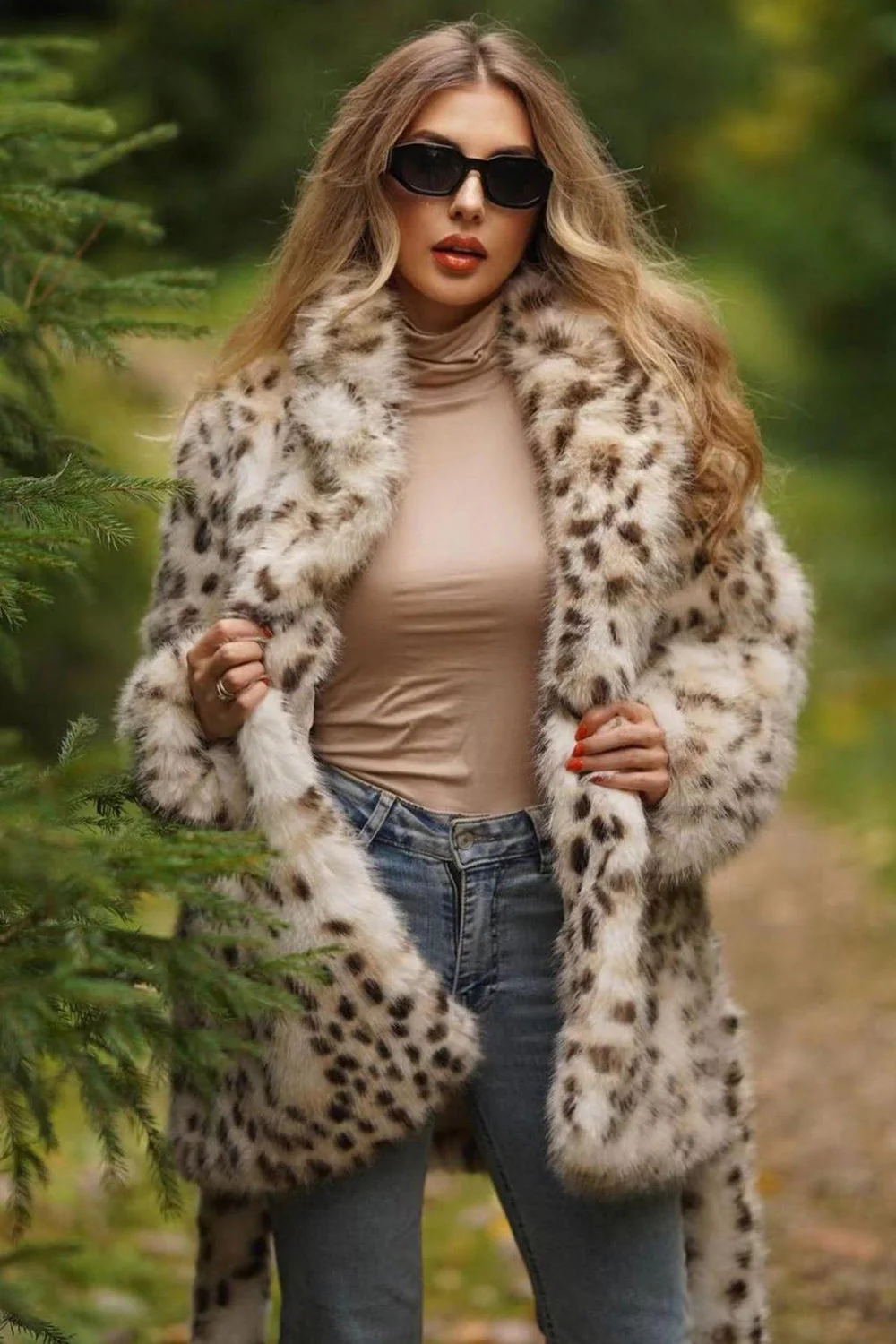 Manteau moelleux en fausse fourrure léopard blanc avec ceinture - Image 3