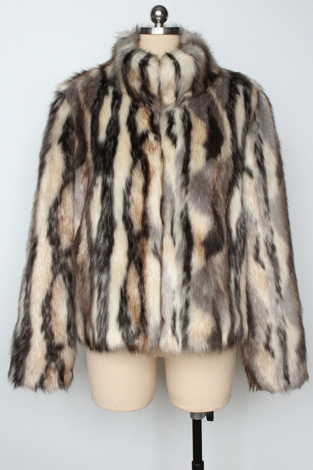 Manteau noir rayé en fausse fourrure pour femmes - Image 3