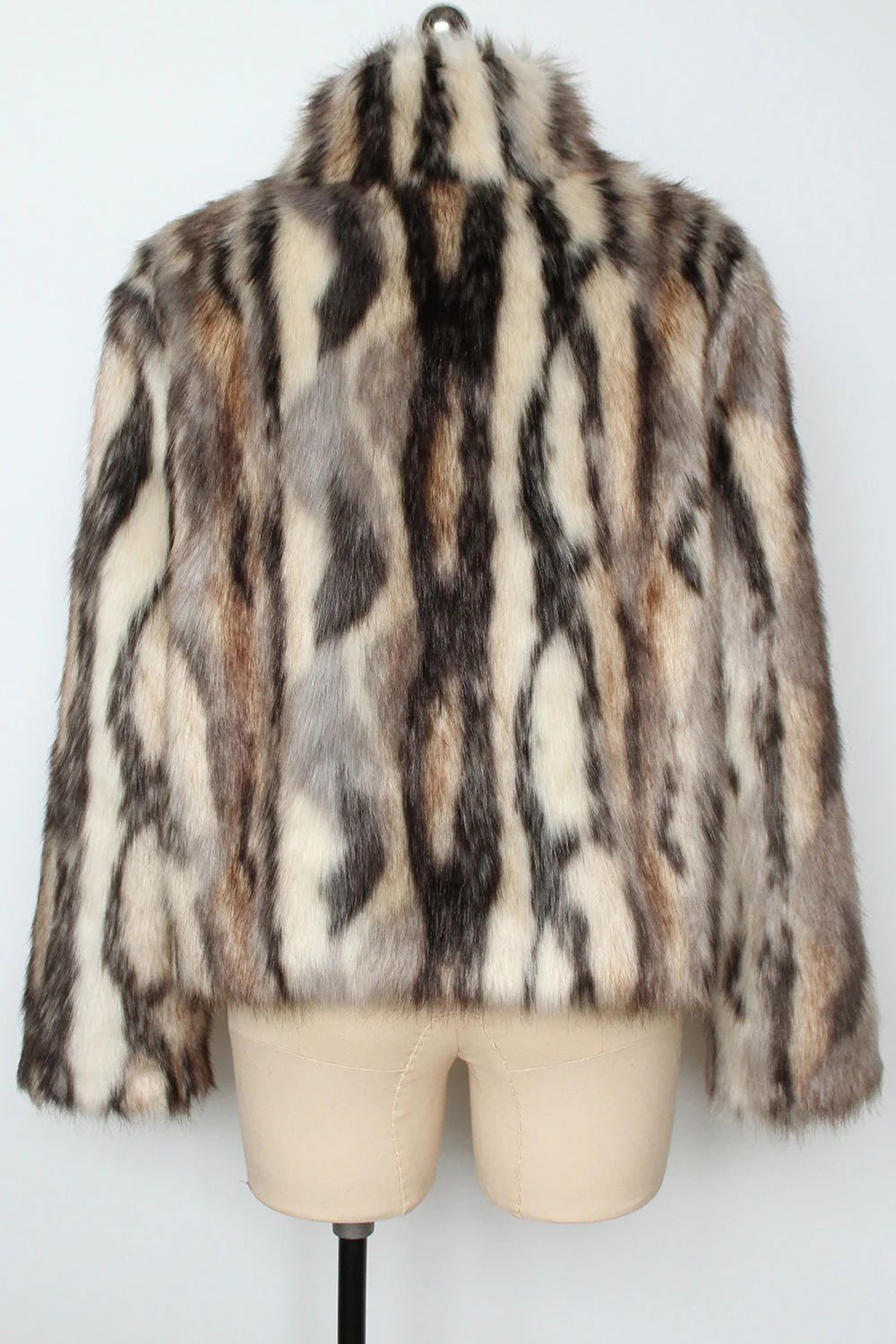 Manteau noir rayé en fausse fourrure pour femmes - Image 4