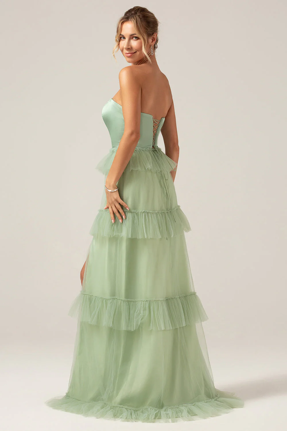 Matcha A-ligne bustier longue robe de demoiselle d’honneur avec volants - Image 2