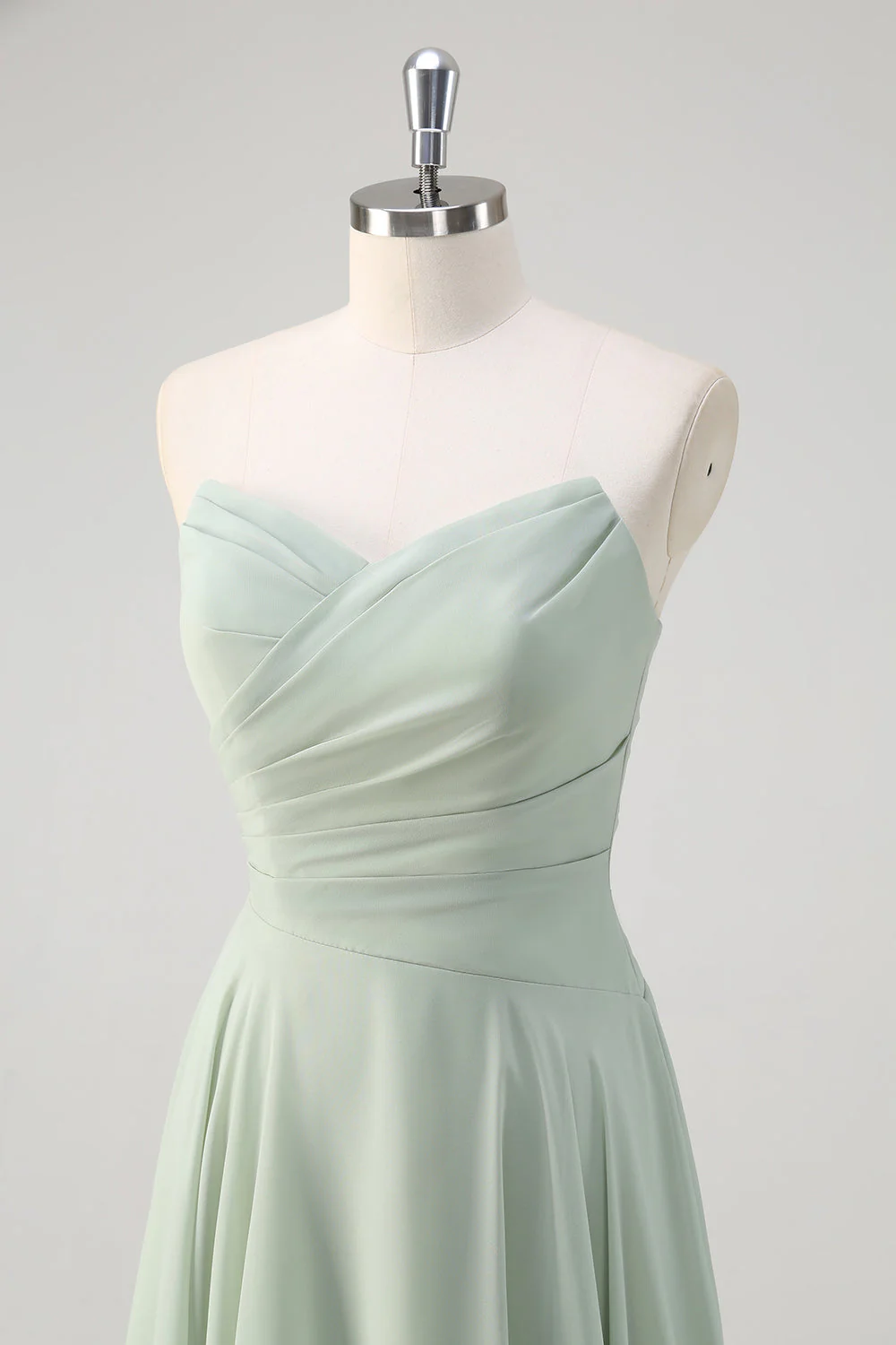 Robe de demoiselle d'honneur longue en mousseline de soie matcha ligne A bustier sans bretelles ruché - Image 6