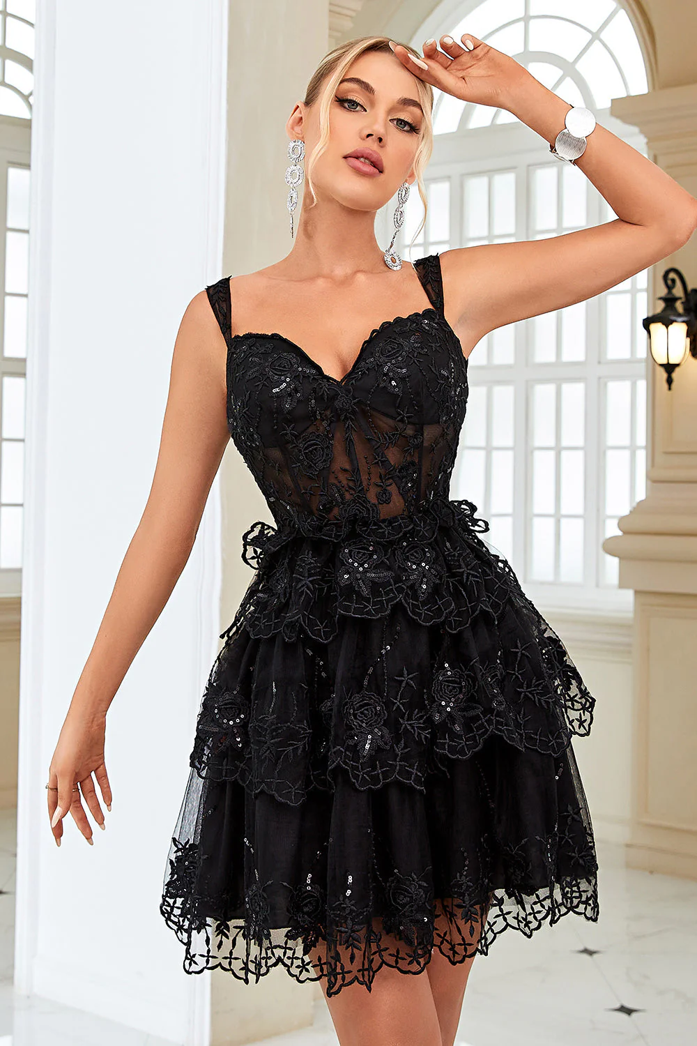 Mignon A Line Corset noir Robe courte à plusieurs niveaux avec dentelle - Image 7