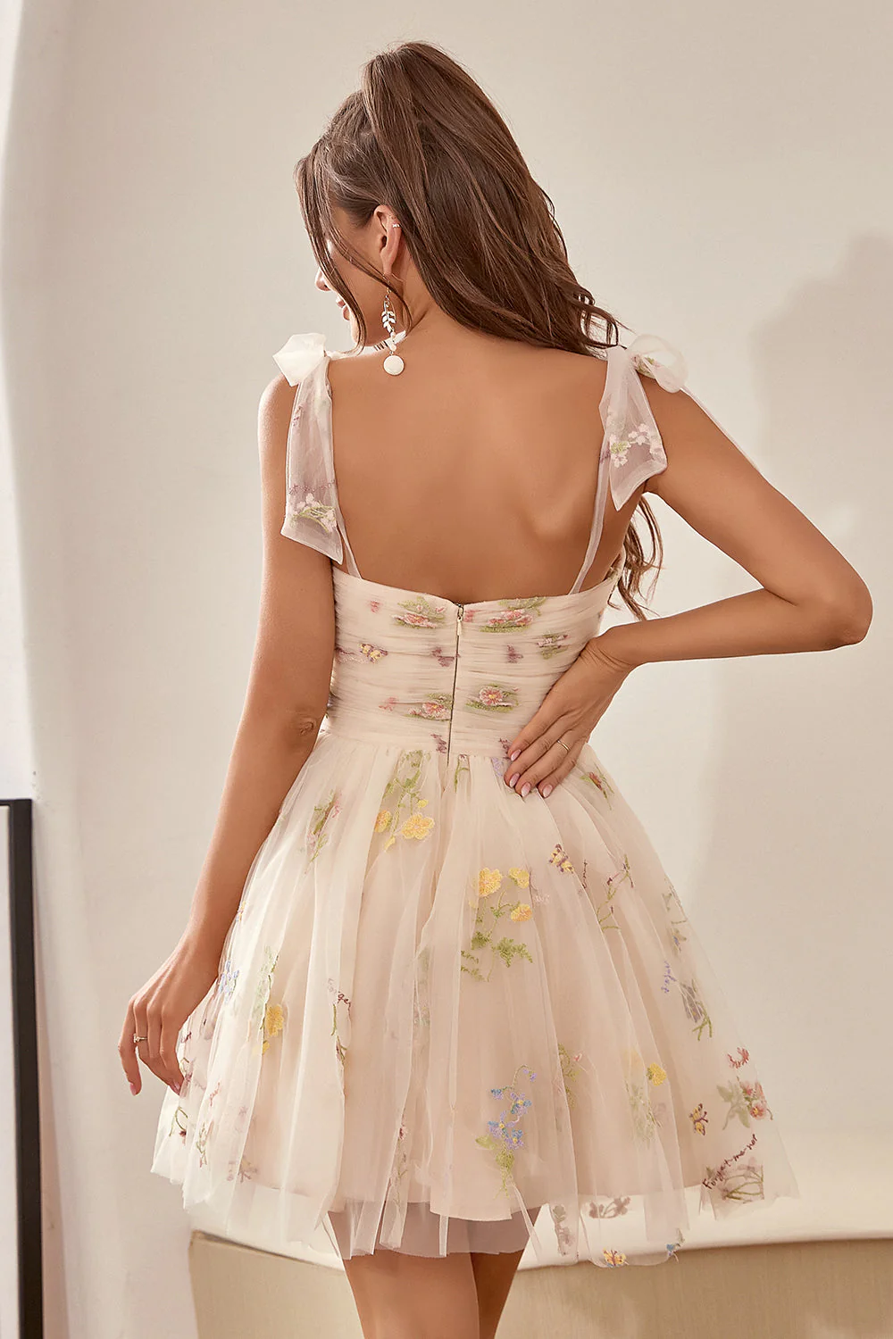 Mignonne A Line Spaghetti Straps Champagne Homecoming Robe avec Broderie - Image 2