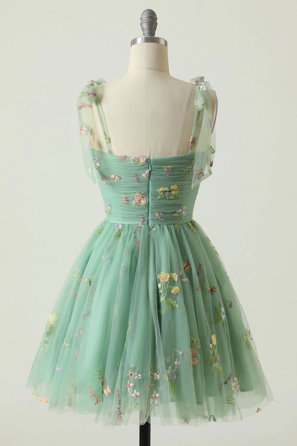 Mignonne Bretelles spaghetti ligne A Lavande Cocktail Robe avec Broderie - Image 17