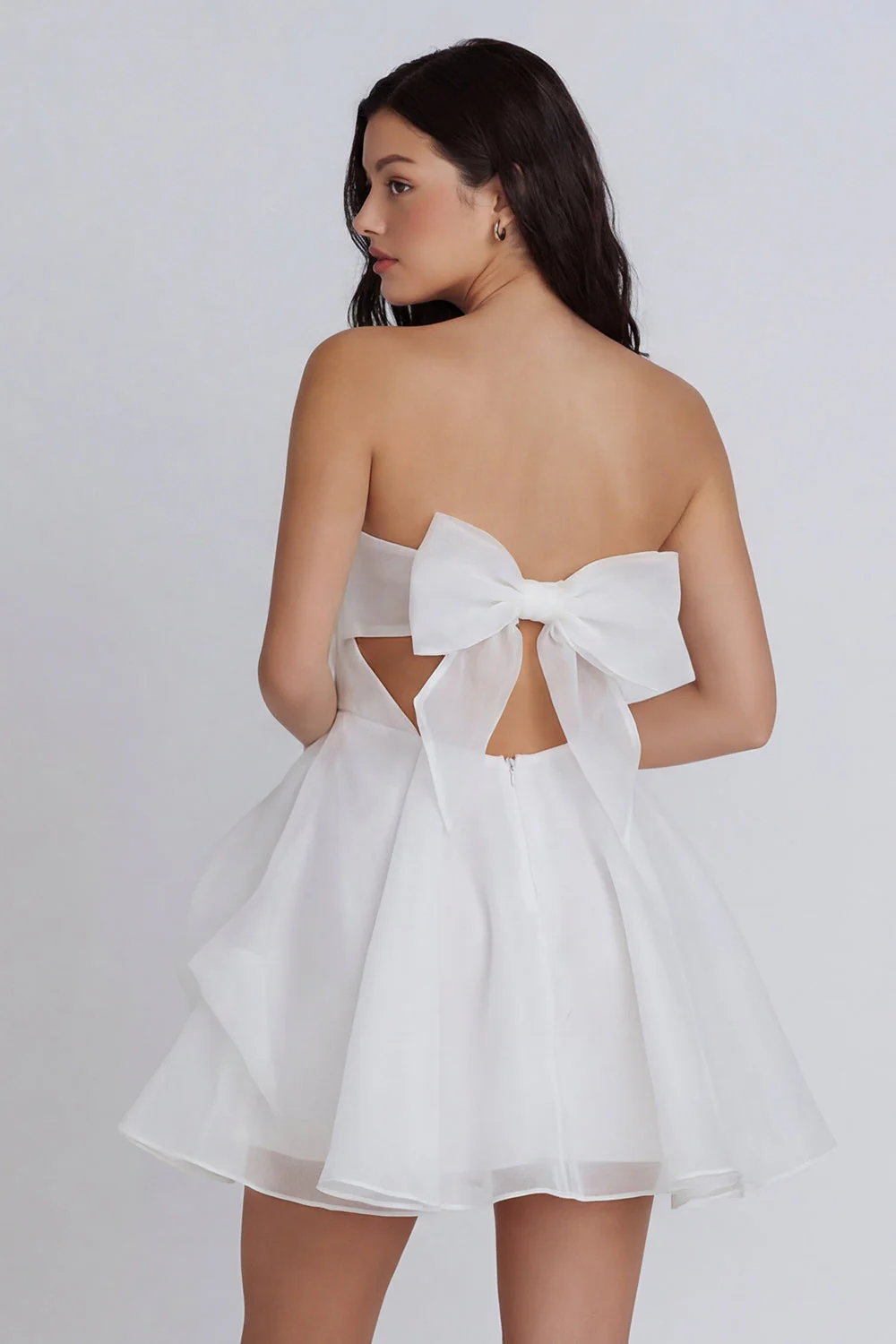 Mini-robe A-Line en tulle sans bretelles ivoire froncée avec nœud - Image 2