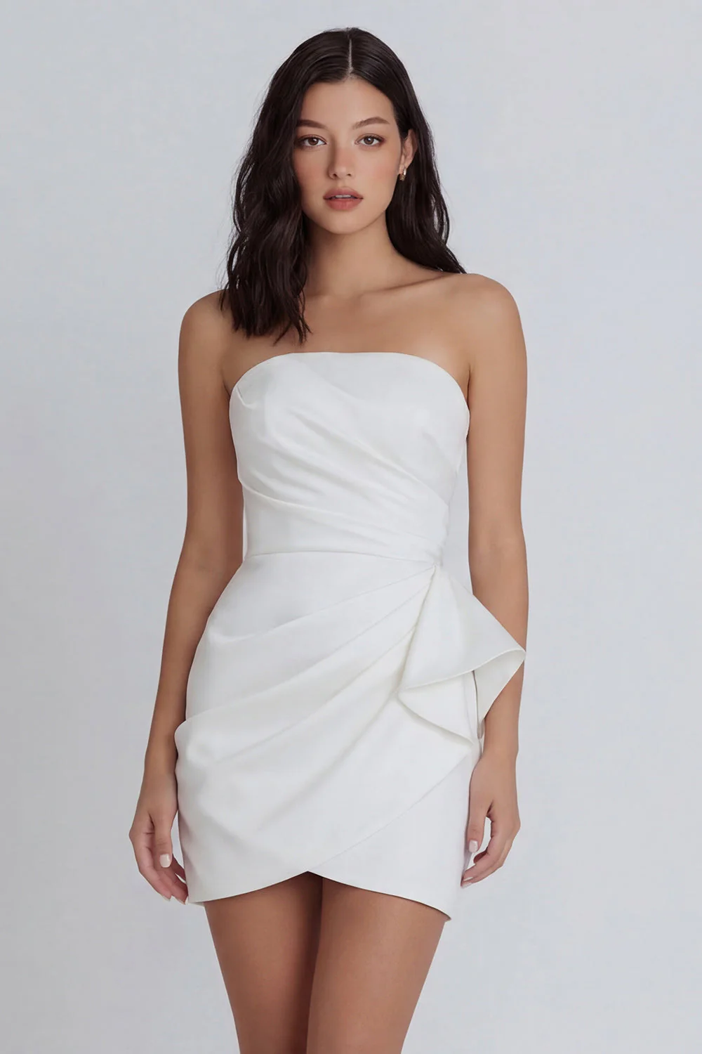 Mini robe bodycon sans bretelles en ivoire avec volants