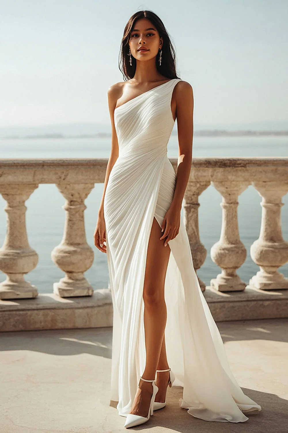 Robe de fiançailles longue ivoire en mousseline de soie une épaule avec fente