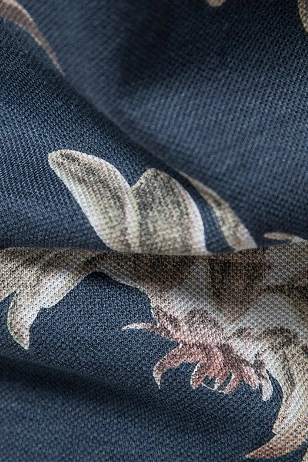 Navy Regular Fit Feuilles à col et polo imprimé fleur pour homme - Image 4