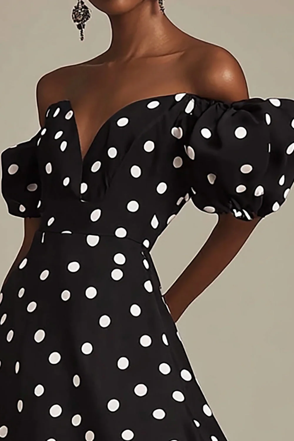 Noir A Ligne Dénudée Épaule Robe à pois blancs avec fente - Image 3