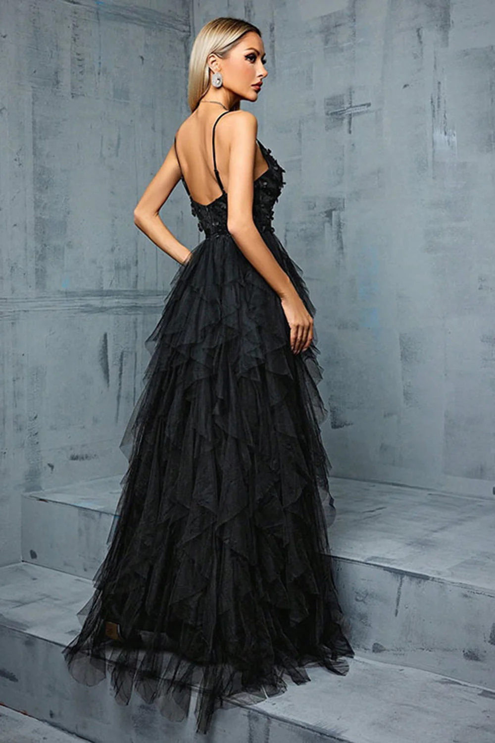 Noir A-ligne spaghetti bretelles fleurs volants tulle longue robe de bal avec fente - Image 2