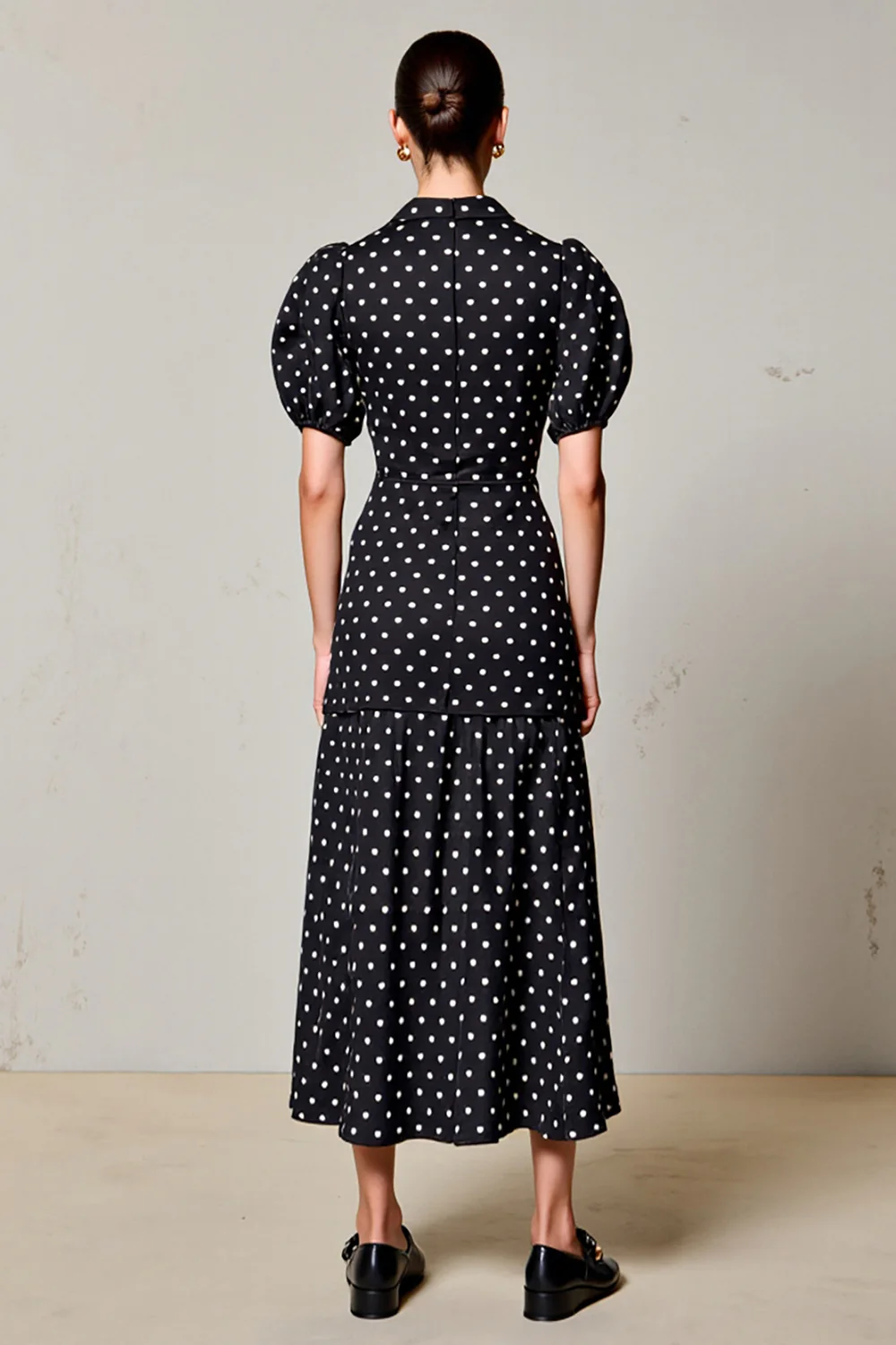 Noir À Pois Col V Une Robe Trapèze - Image 2