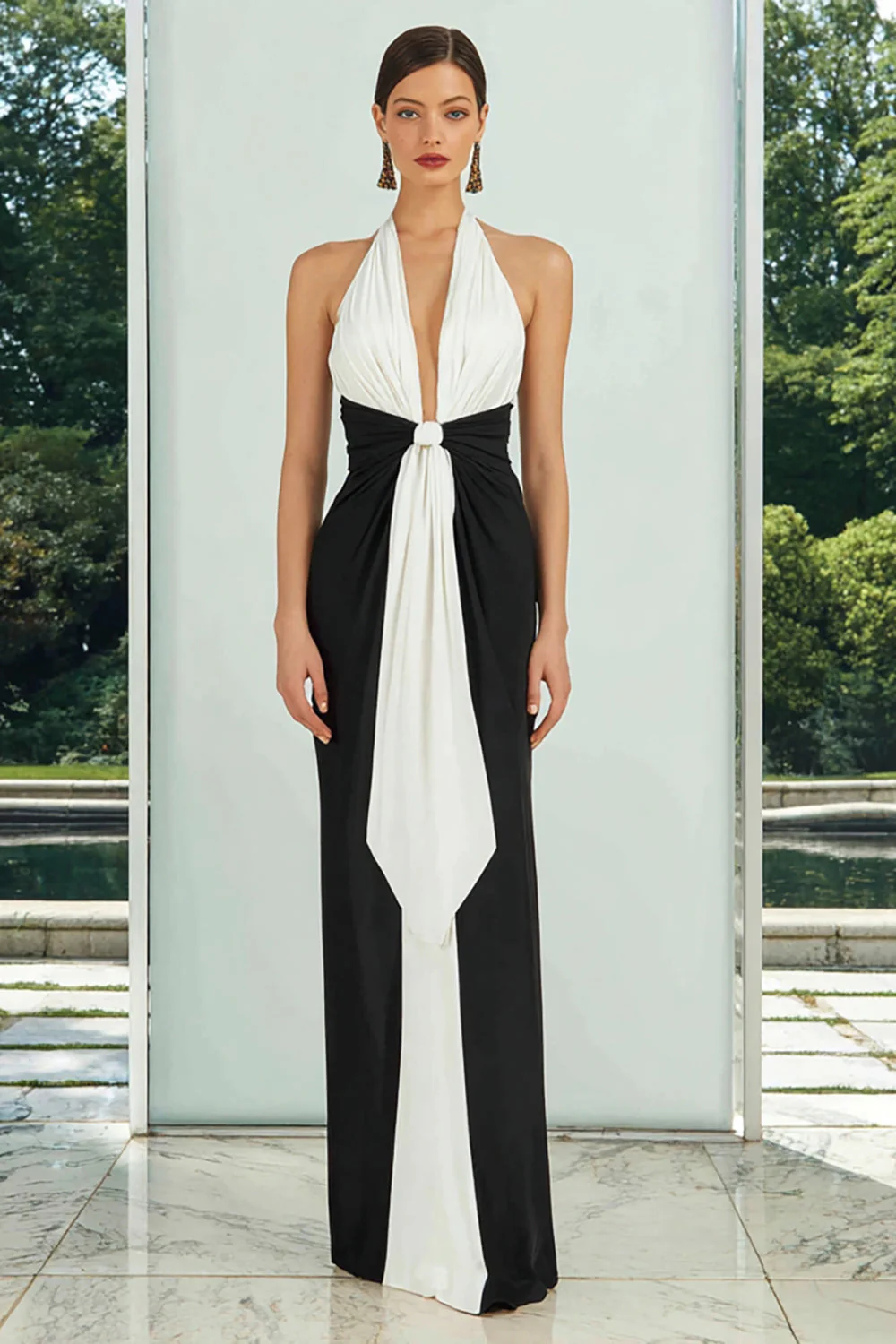 Noir et blanc Robe longue formelle à col en V profond froncé