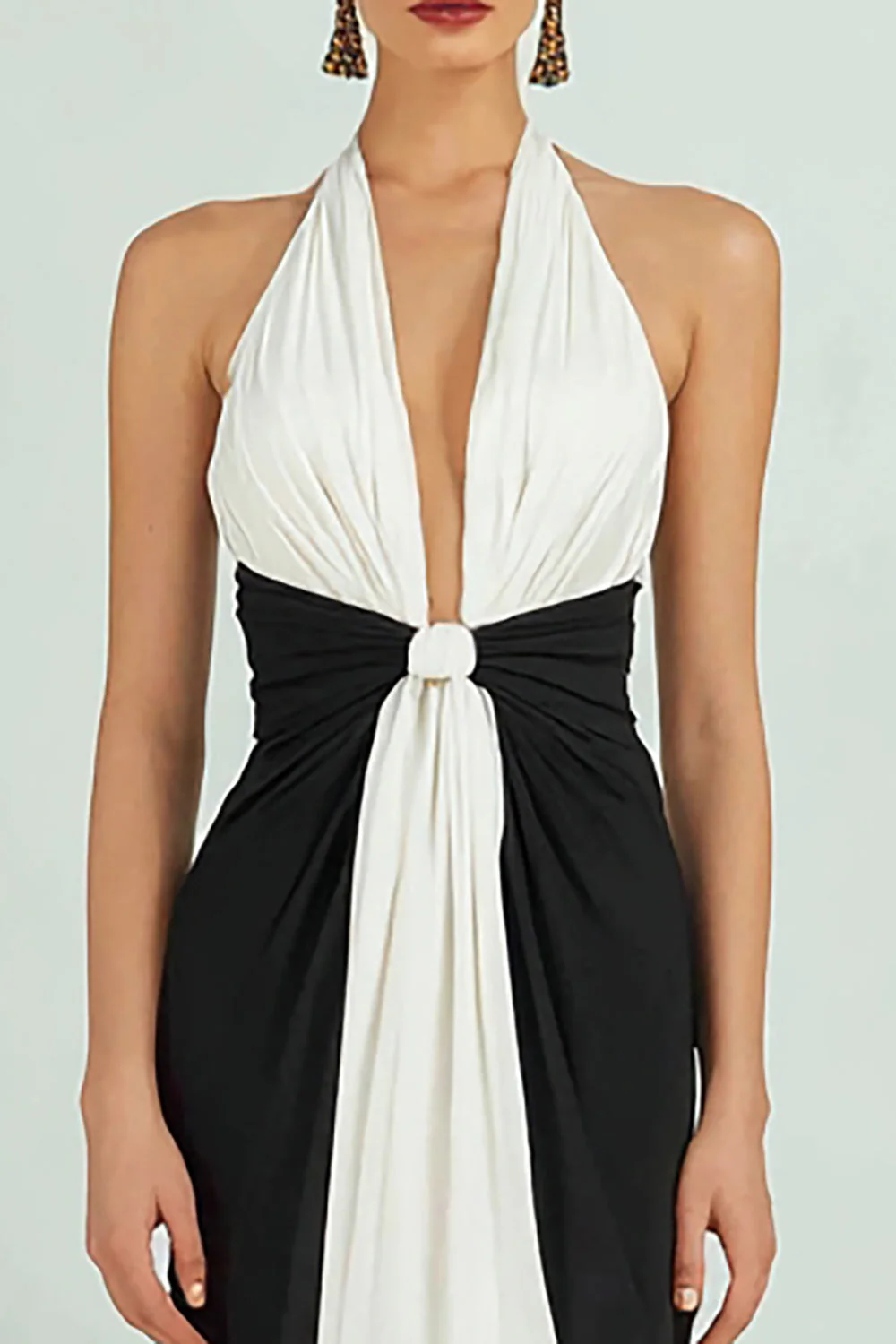 Noir et blanc Robe longue formelle à col en V profond froncé - Image 2
