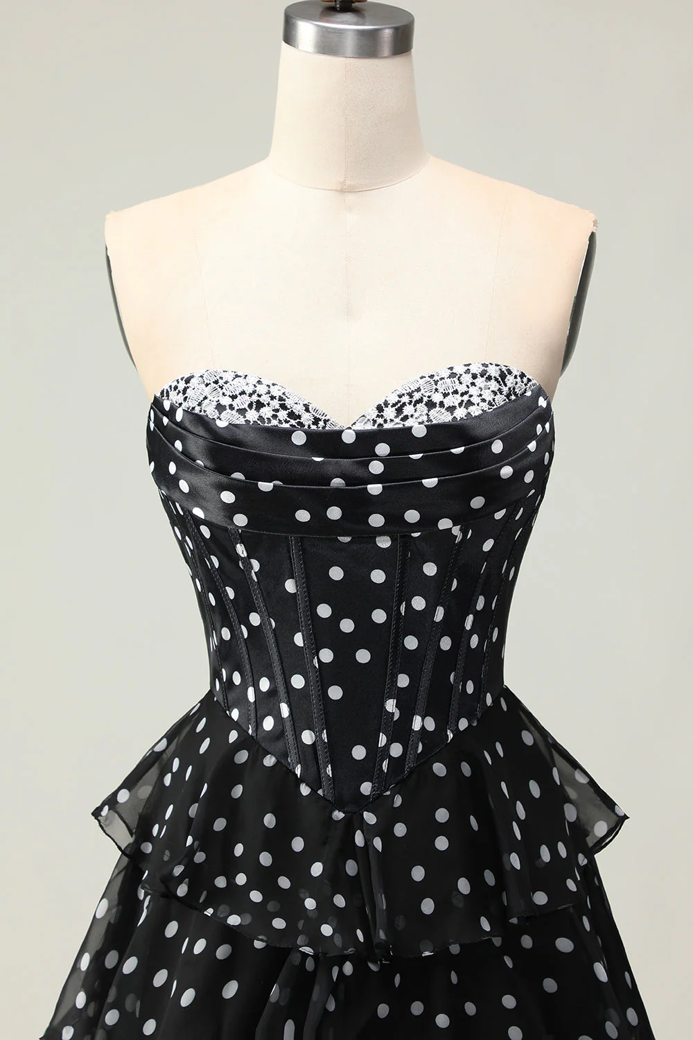 Noir et blanc Une ligne sans bretelles Corset Robe de bal à pois longs avec volants - Image 4