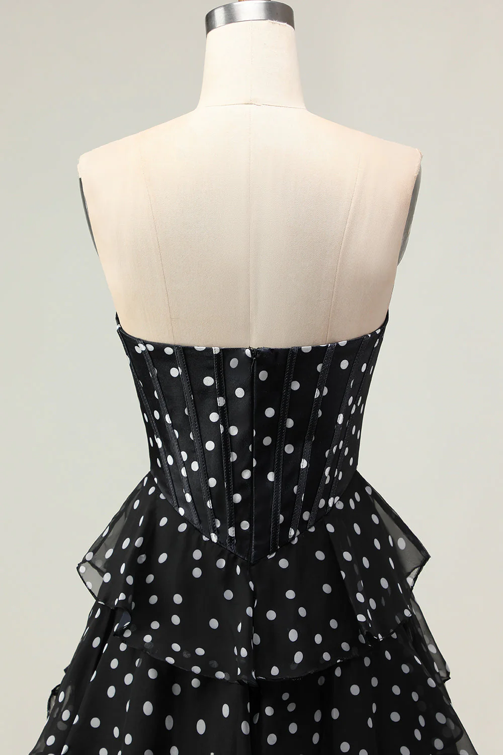 Noir et blanc Une ligne sans bretelles Corset Robe de bal à pois longs avec volants - Image 5