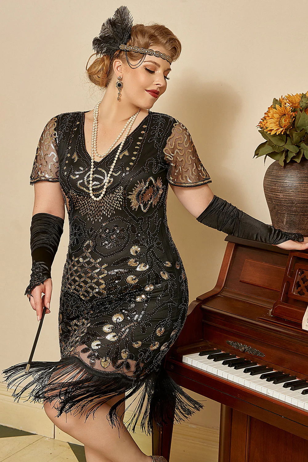 Robe années 20 grande taille noire à sequins dorés et perles - Image 3