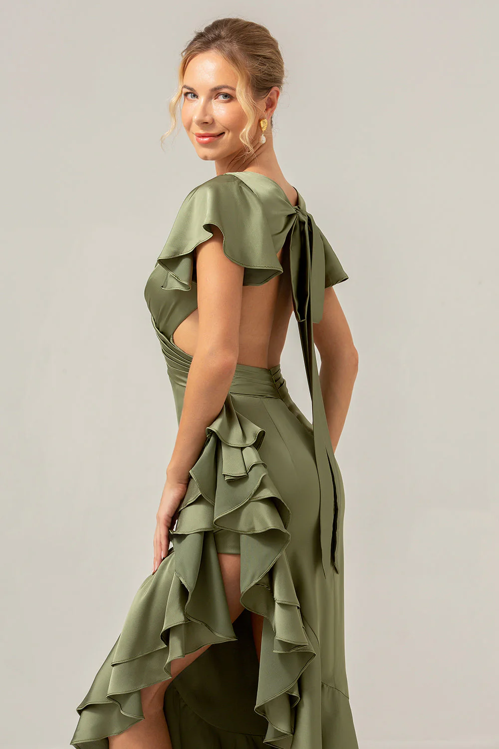 Olive une ligne col en V Robe de demoiselle d’honneur asymétrique en satin avec fente à volants - Image 6