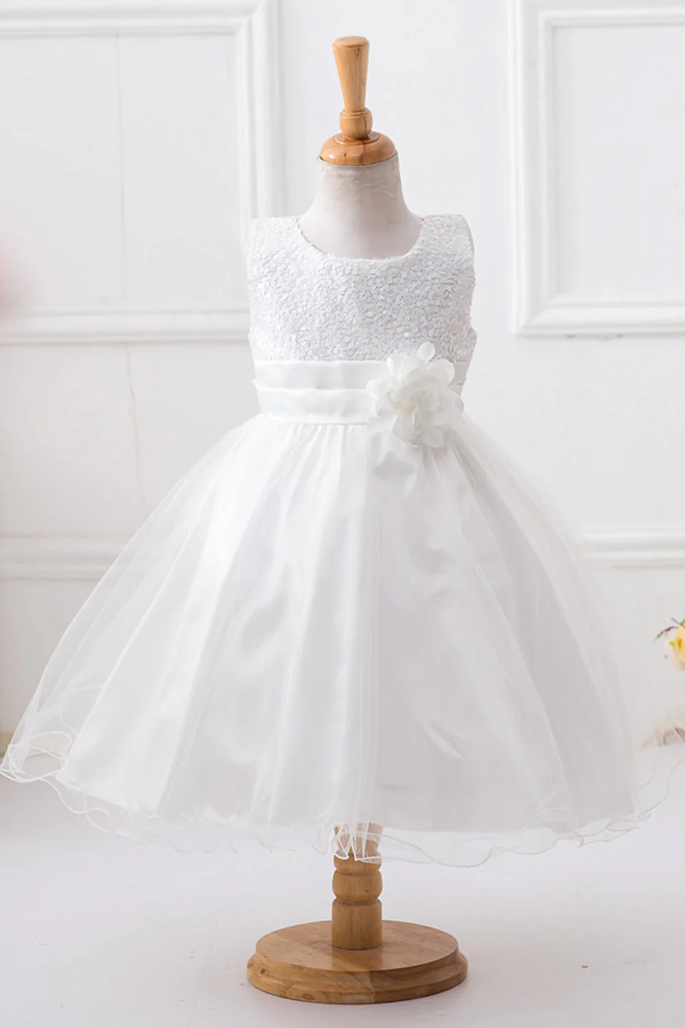 Paillettes Robes blanches sans manches avec nœud papillon