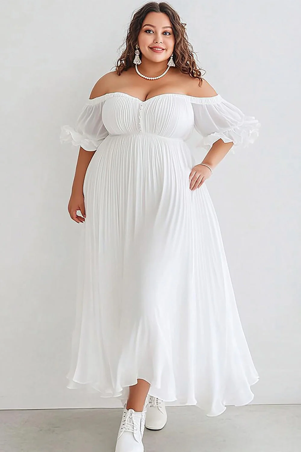 Petite robe blanche en tulle trapèze à épaules dénudées
