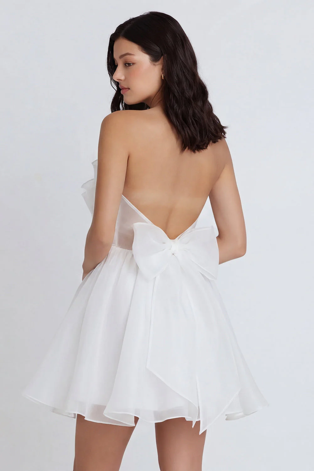 Petite robe blanche plissée plissée sans bretelles en tulle A-Line avec nœud - Image 2