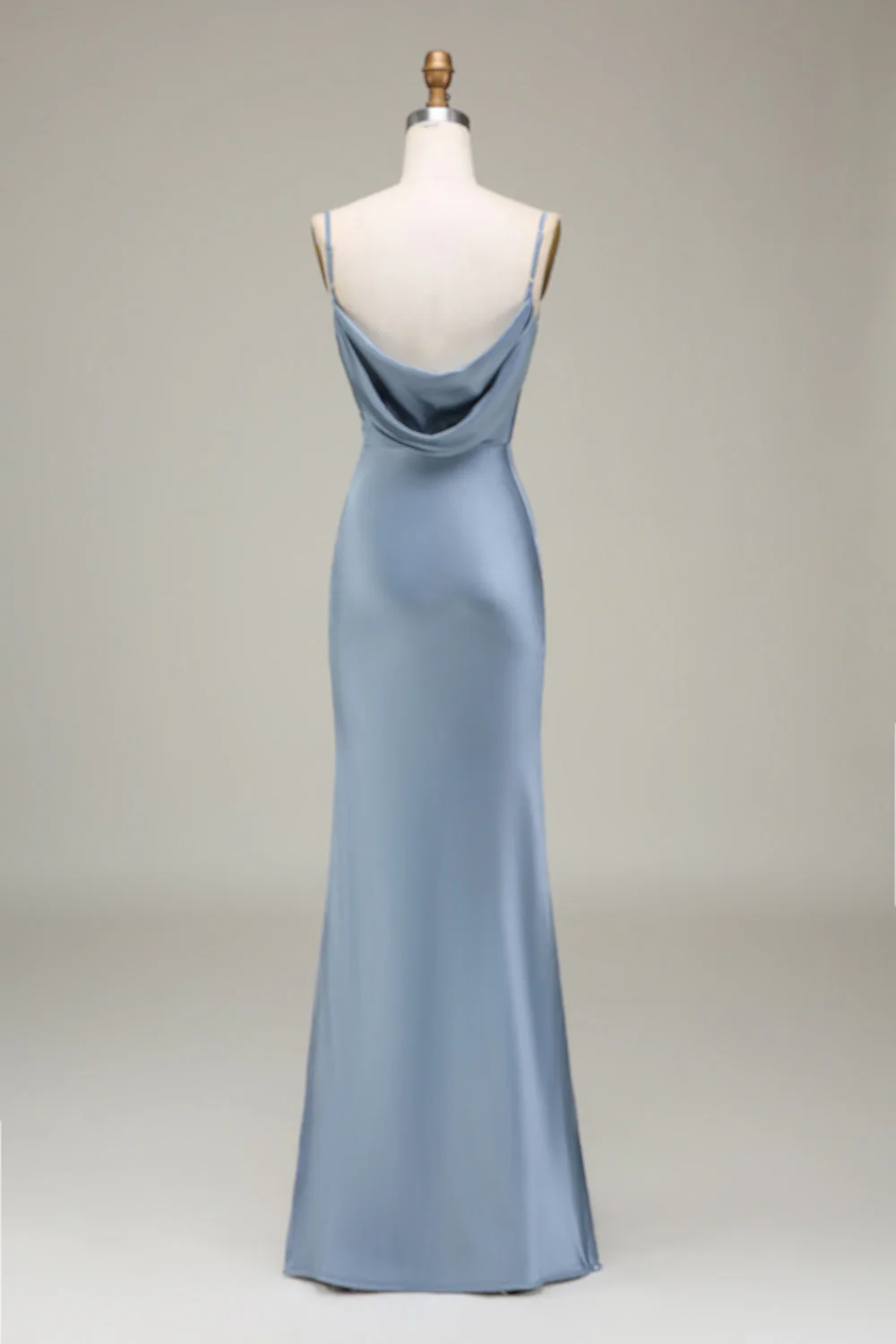 Robe de demoiselle d'honneur longue en satin bleu poudré fourreau bretelles spaghetti dos nu - Image 4