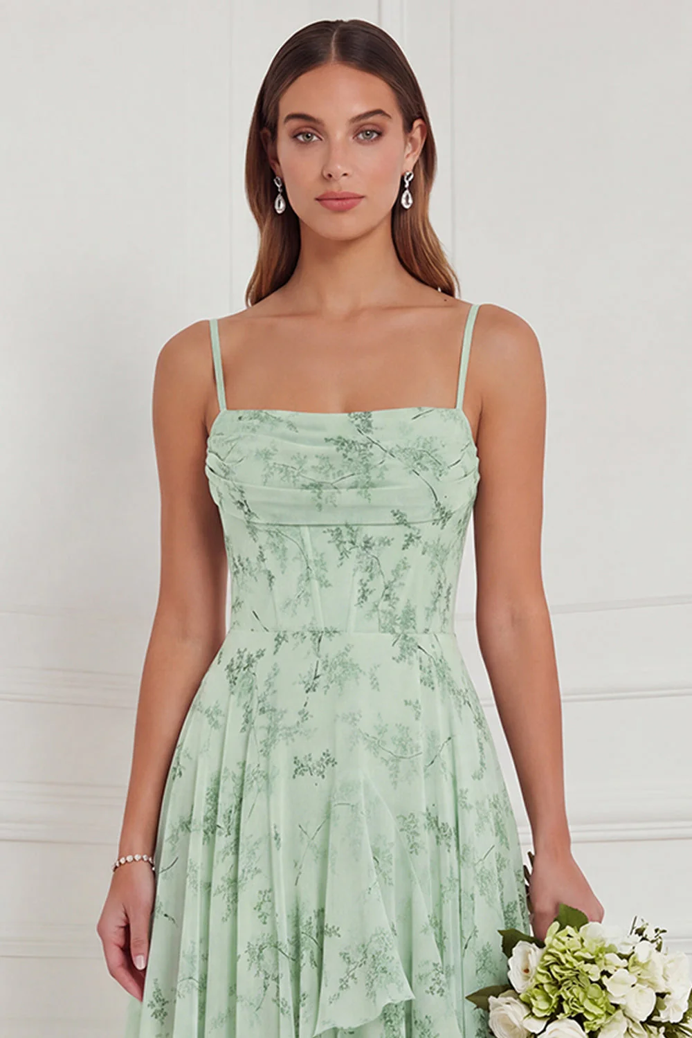 Robe de demoiselle d'honneur longue vert sauge poussiéreux bustier floral à volants - Image 3