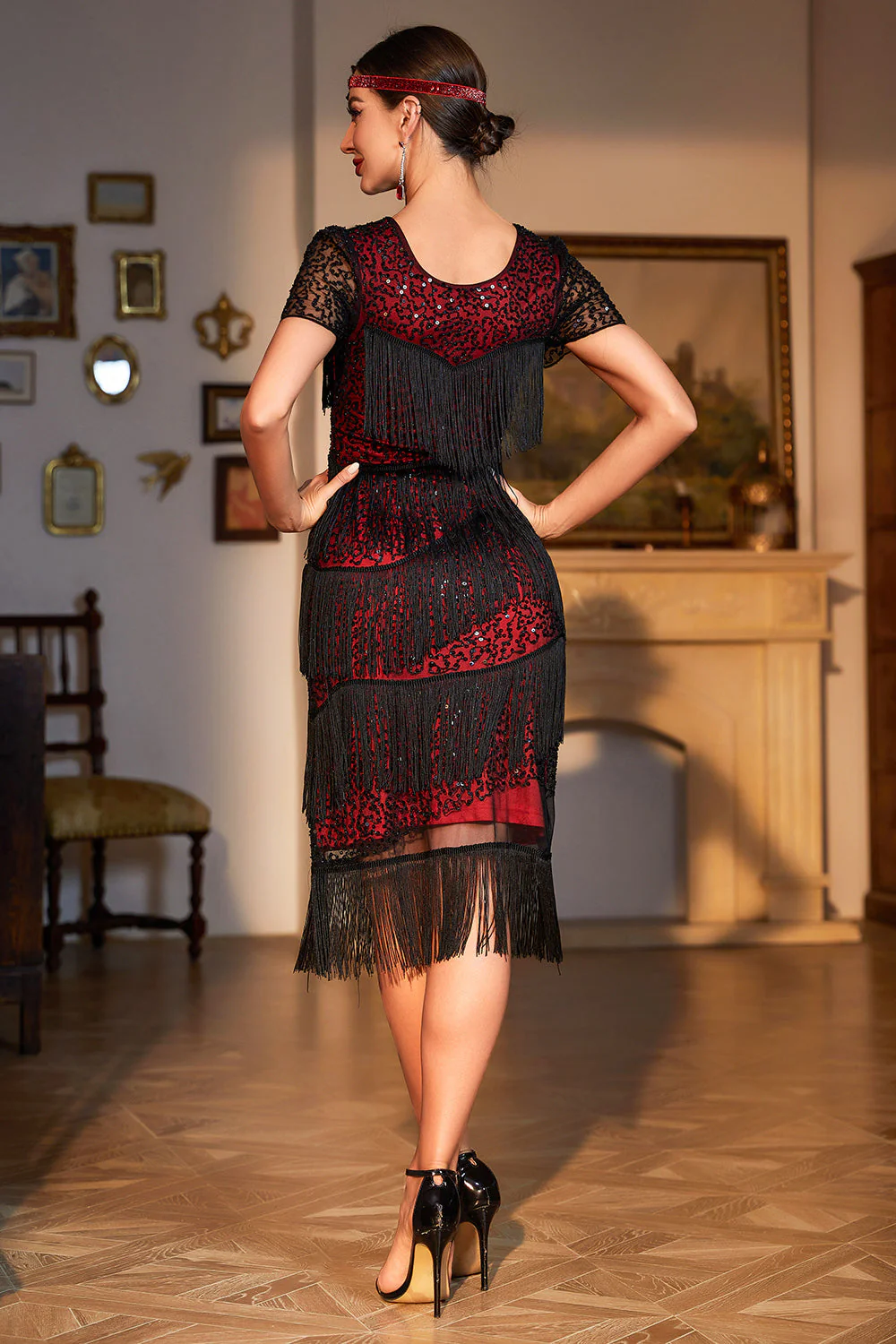 Robe Gatsby noire à franges et perles style années 20 - Image 8