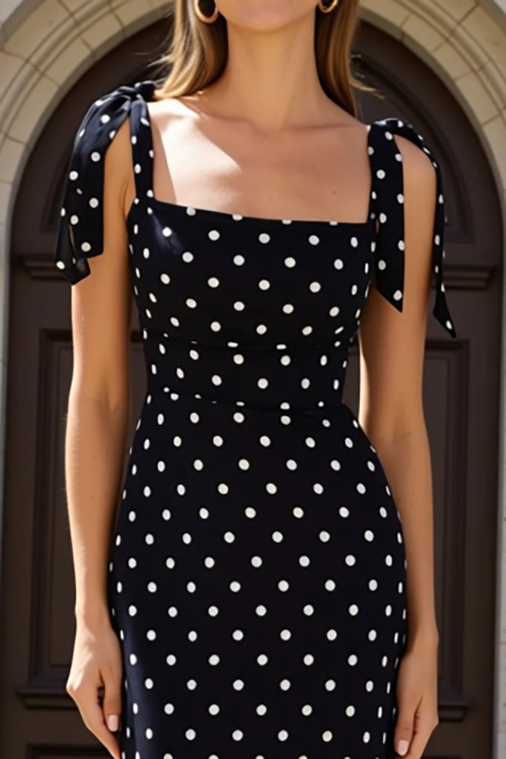 Robe à pois, longue à pois, noir et blanc, col carré en fourreau - Image 3
